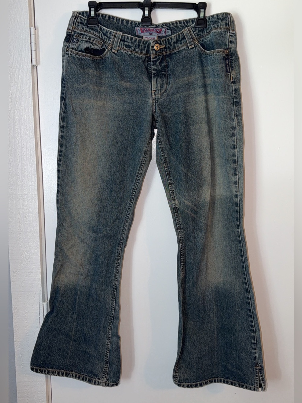 Vintage Silver Jeans red label Women's Flared Denim in Washed Blue